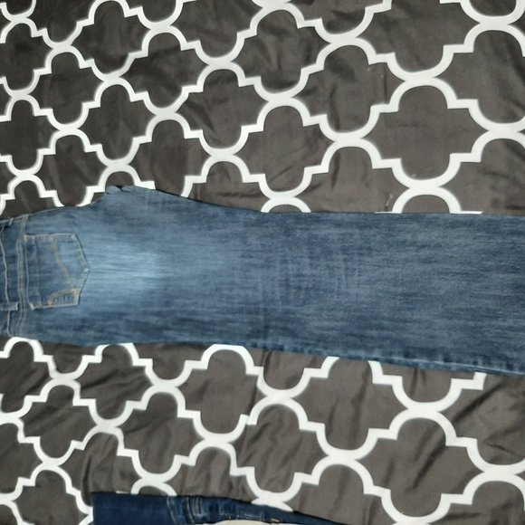 💜3/$15💜GUC maternity jeans - Picture 2 of 5